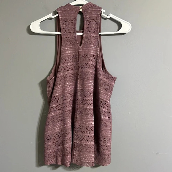 Sleeveless Hollister lace top size large - Picture 2 of 3